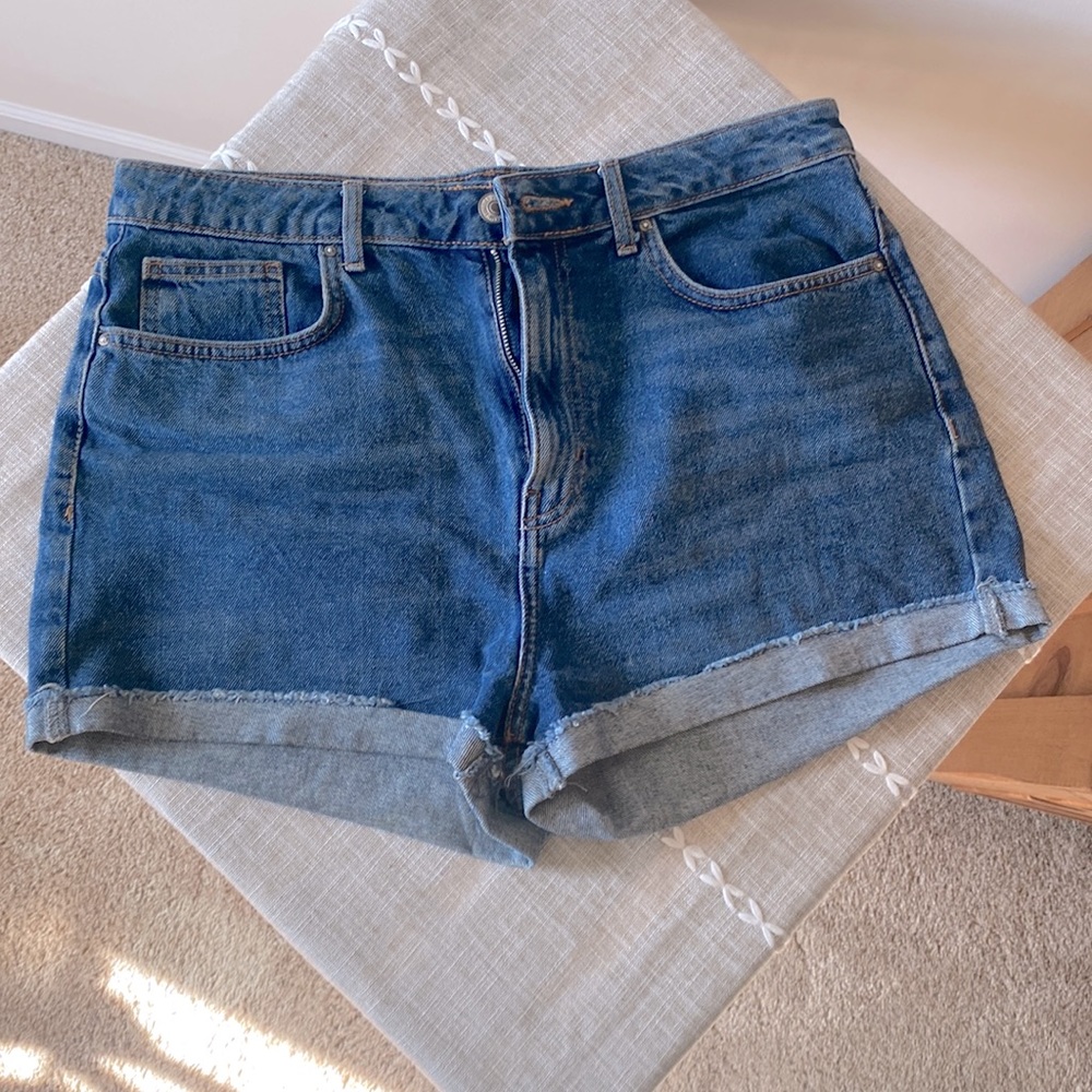 Forever 21 distressed mom jean shorts